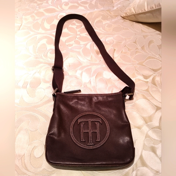 Tommy Hilfiger Handbags - Tommy Hilfiger crossbody bag